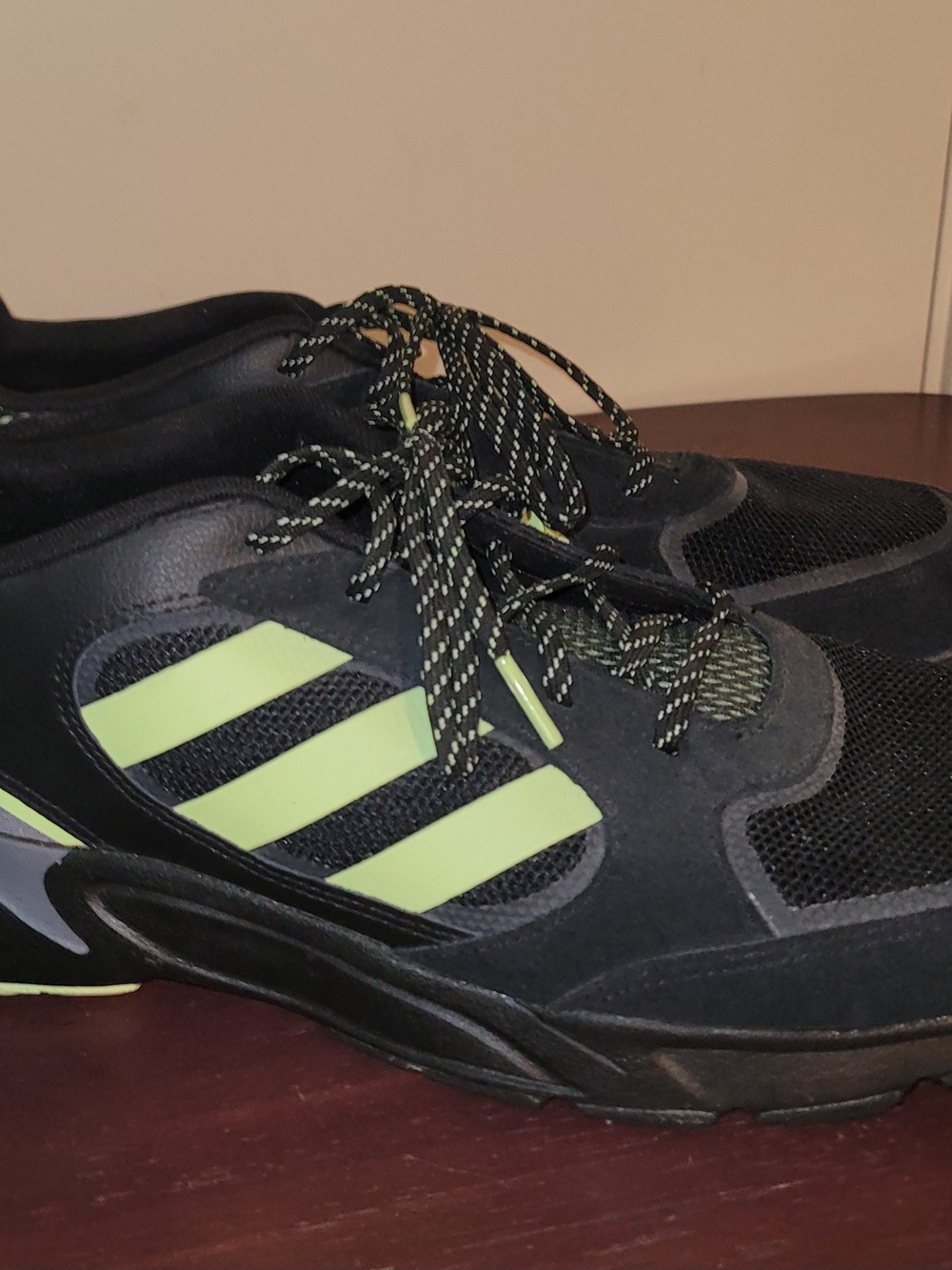 adidas 90s Valasion Mens Size 12 Sneakers Black Hi-Rev Yellow